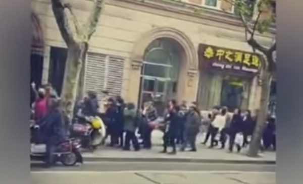 网传上海市民上街抗议 高呼“打倒腐败”