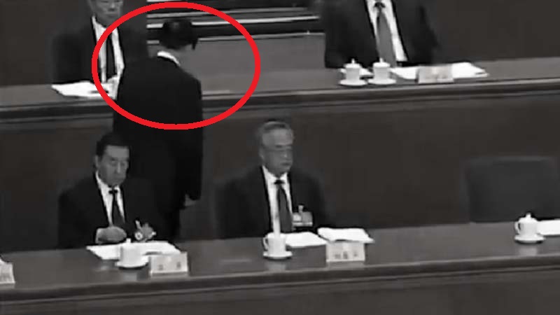 王沪宁两会向习鞠躬 传背后藏政治风暴