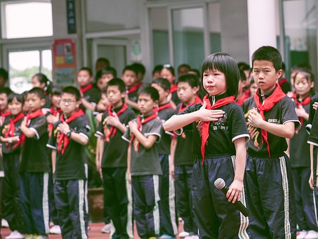 中共的思想控制术: 洗脑愚民，教育先行