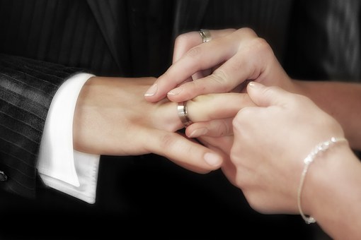 结婚率创近十年新低 啥是中国人婚姻绊脚石?