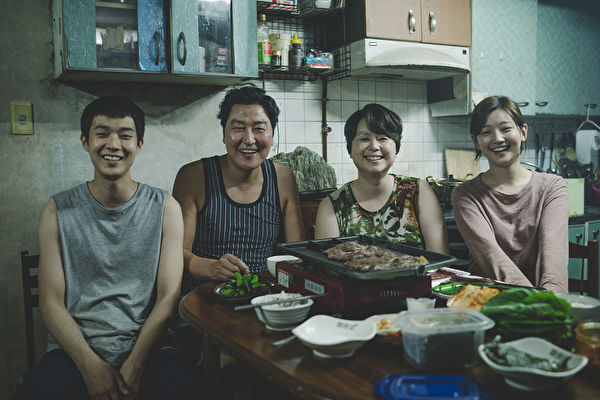 涉贫富悬殊题材 韩片《寄生上流》遭大陆撤映