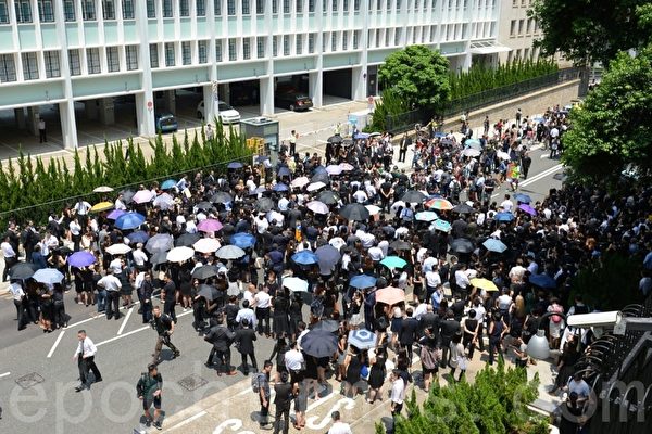 驻港部队对香港戒严？中共外交部急表白