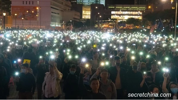 是谁在香港导演了这场好戏