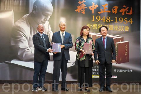 蒋中正吊打毛泽东 马衡碾压徐湖平