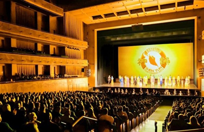 大陆女士：神韵舞蹈、音乐都让人赏心悦目