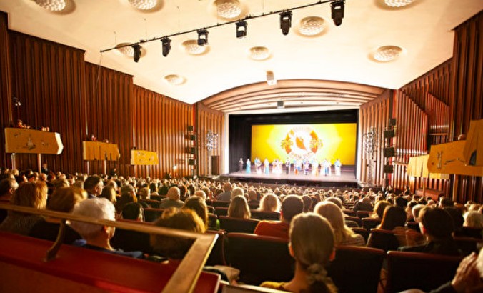 华人工程师观神韵 赞二胡独奏有深度