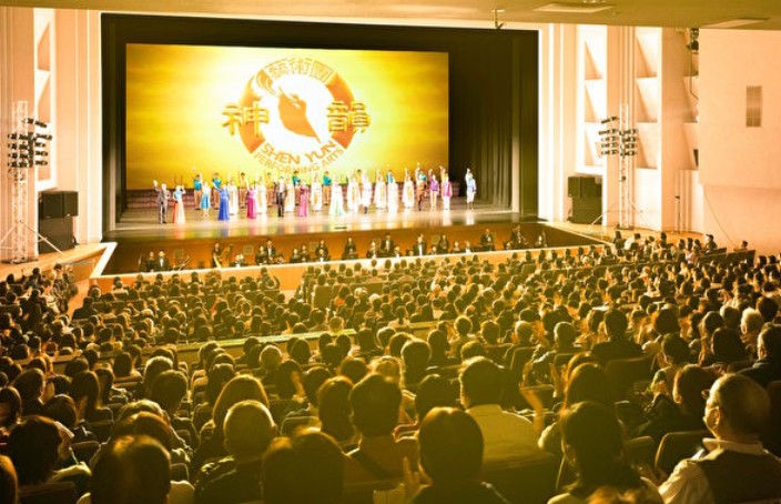 神韵引人积极向上 中国留学生心灵被净化