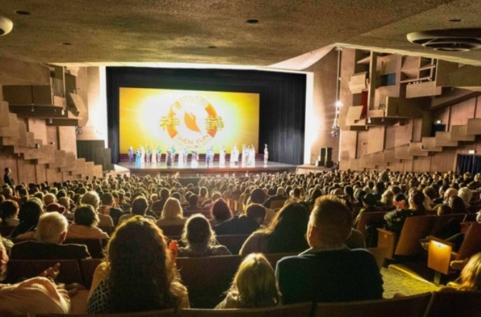 神韵伯克利演出 华人追看：总是念念不忘