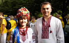 滴水穿石 乌克兰夫妇的坚韧诚心感化民众