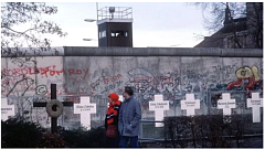 柏林墙倒塌是来自“六四”的启示？